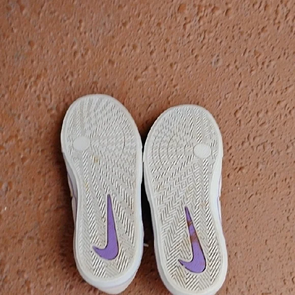 Nike Cream and Purple Sneakers - Picture 7 of 10